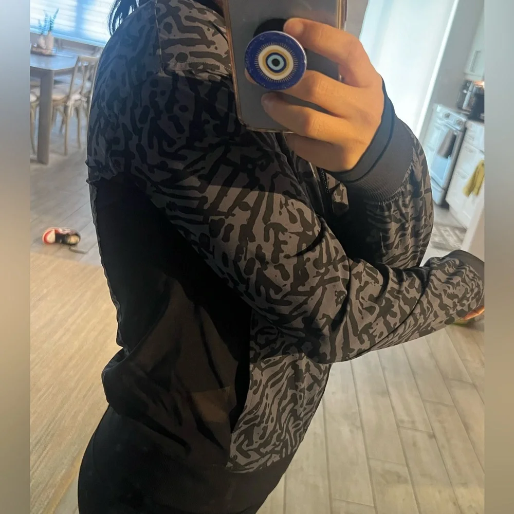 Lululemon jacket - Picture 2 of 6